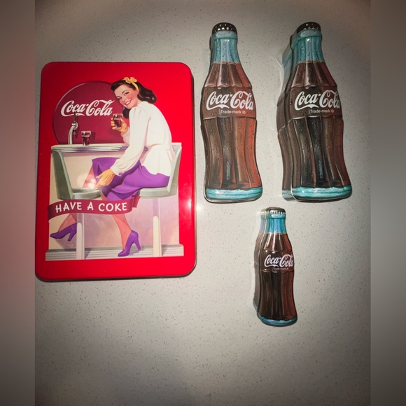 ✨Personalized🎄COCA-COLA Tin Gift Box + 3 Bottle Shaped Tin Boxes full of Beauty - Picture 6 of 11